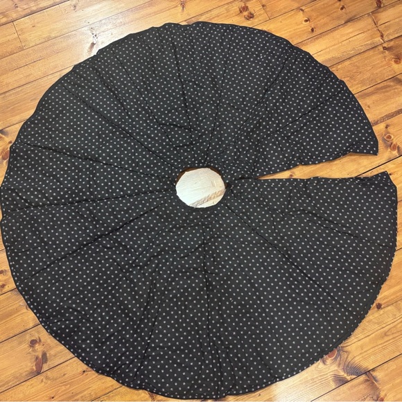 Handmade Tree Skirt - Picture 1 of 11